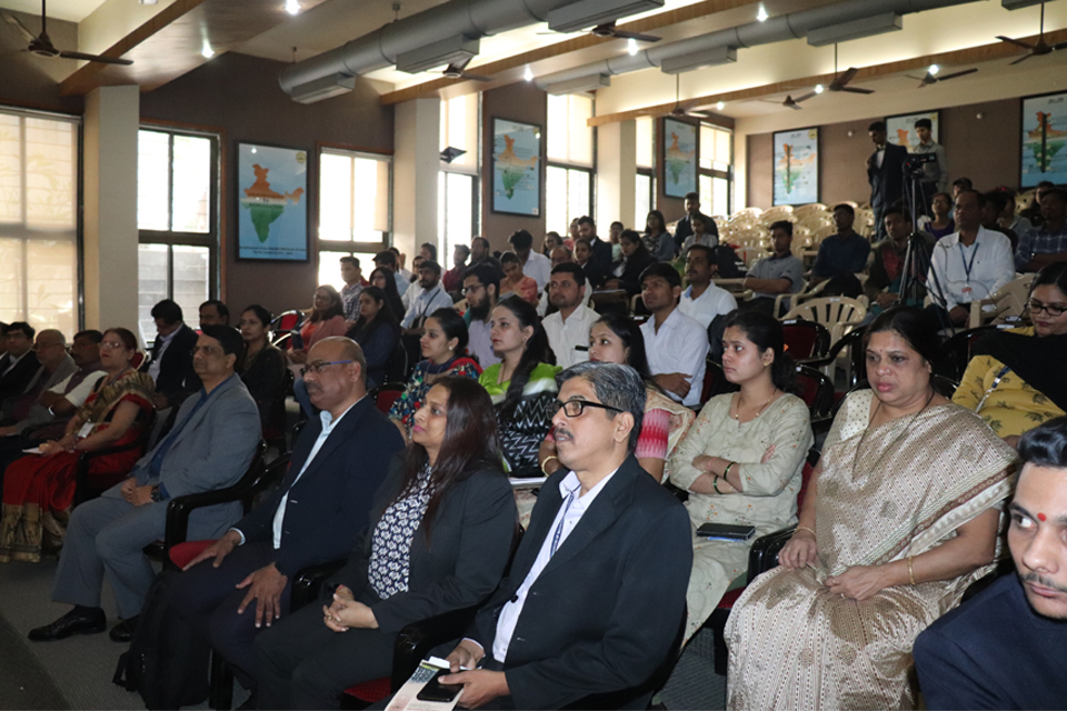 Delegates of the Seminar along with Faculty members of BRIMS