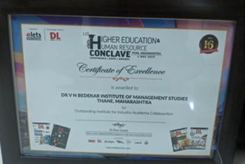 award of Outstanding Institute for Industry Academia Collaboration at Higher Education Human Resource Conclave